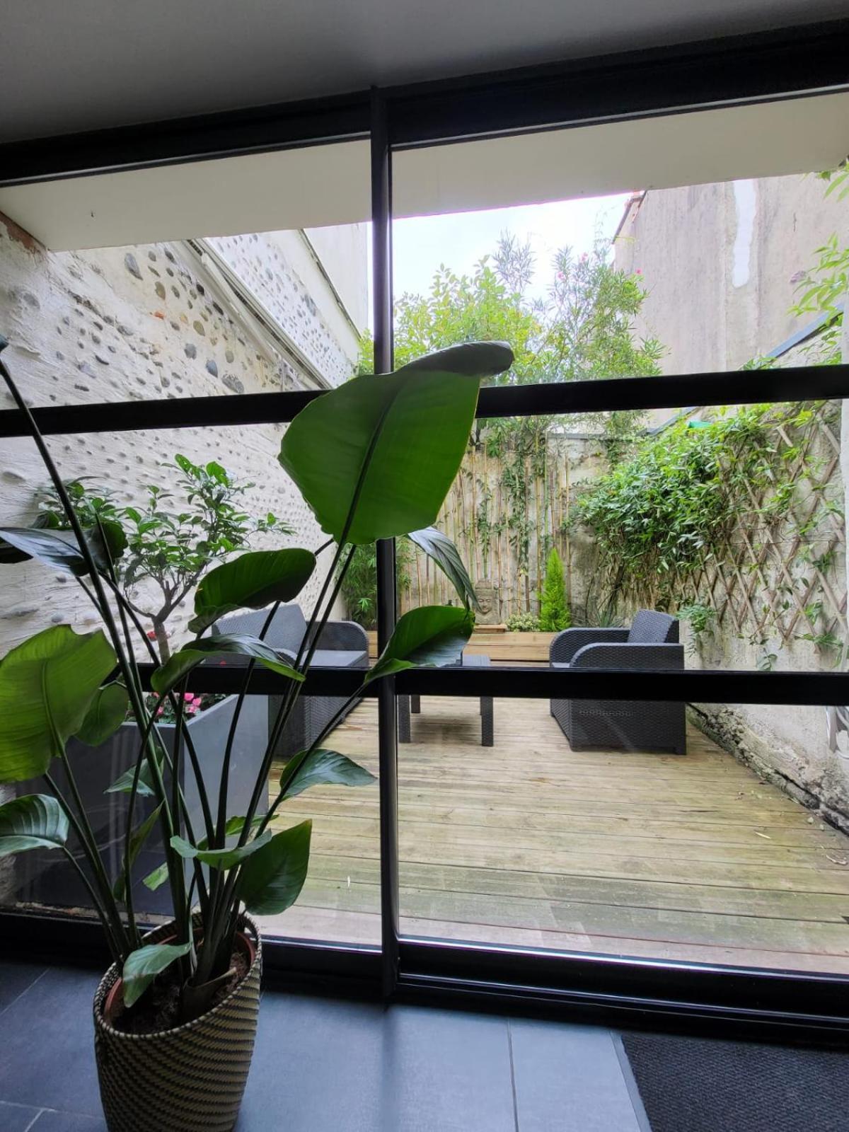Le Patio - Appartement Calme - Hyper Centre Pau Exteriör bild